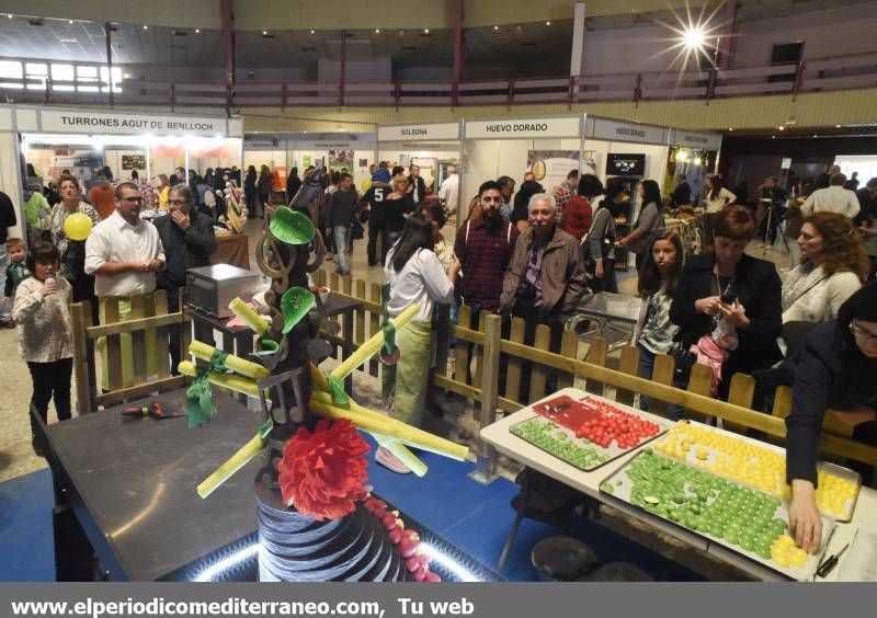 GALERÍA DE FOTOS -- Los castellonenses disfrutan del chocolate y la panadería artesana en Chococas