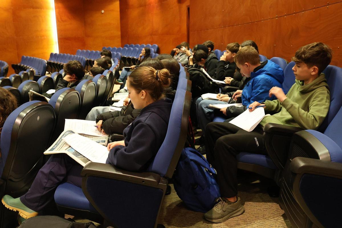 Los alumnos de 2º de la ESO de Sant Agustí visitan el Diario de Ibiza Los alumnos de 2º de la ESO de Sant Agustí visitan el Diario de Ibiza