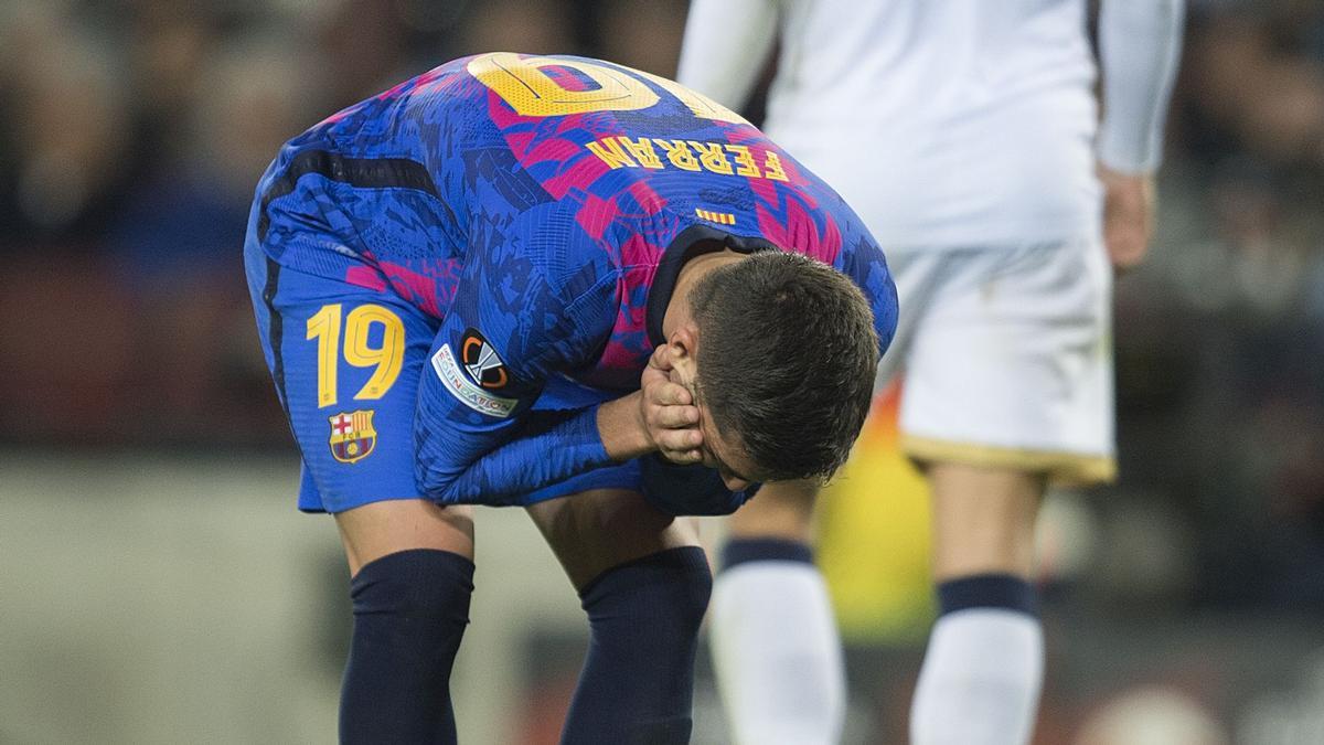 Ferran Torres desesperado tras enviar un balón a las nubes