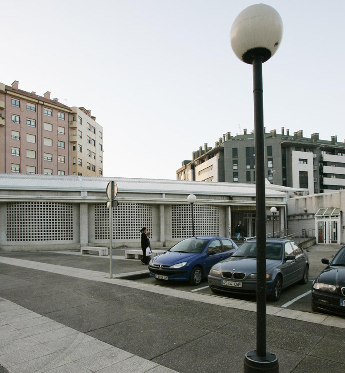 Accesos al centro de salud de Piedras Blancas en una imagen de archivo.
