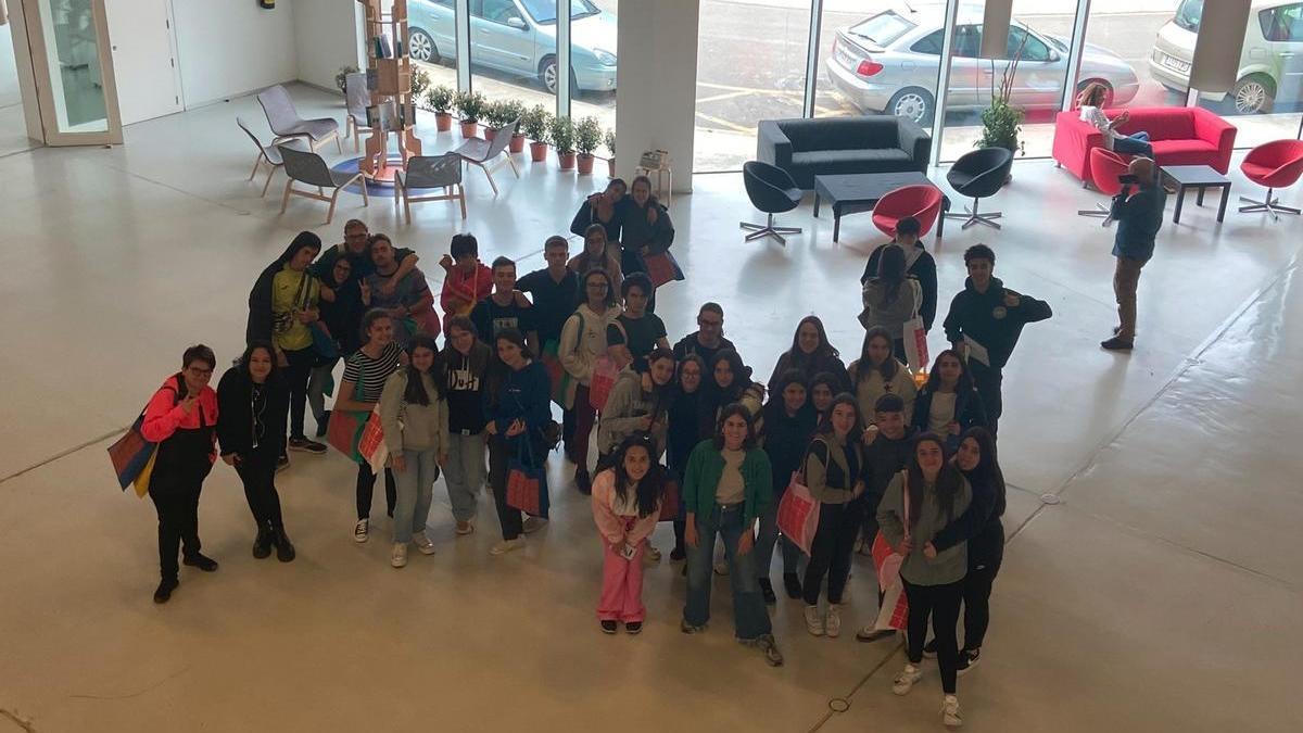 Encuentro de embajadores del programa Z16 en el centro de arte y tecnología de Zaragoza, Etopia.