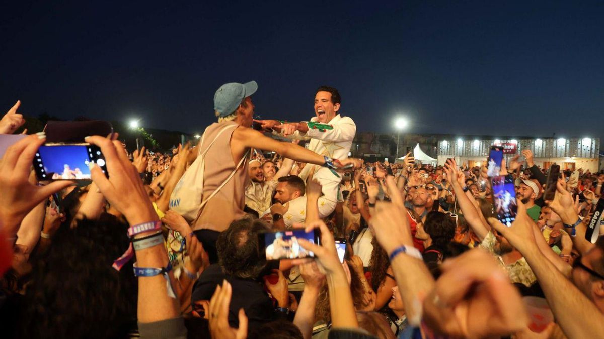 Las actuaciones en la playa de A Concha van mucho más allá de la música.