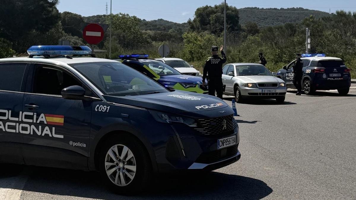 Un dels controls de la Policia Local i la Nacional a Palafrugell.