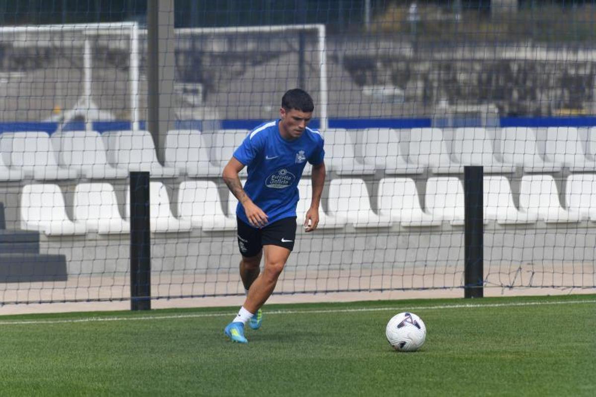 El Deportivo regresa al trabajo en Abegondo: primeras imágenes sobre el césped con los nuevos fichajes