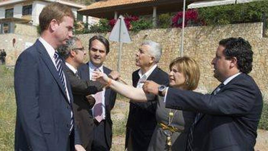 Moliner firma la puesta en valor del paraje de las Cuevas de San Jose de Vall d&#039;uixó