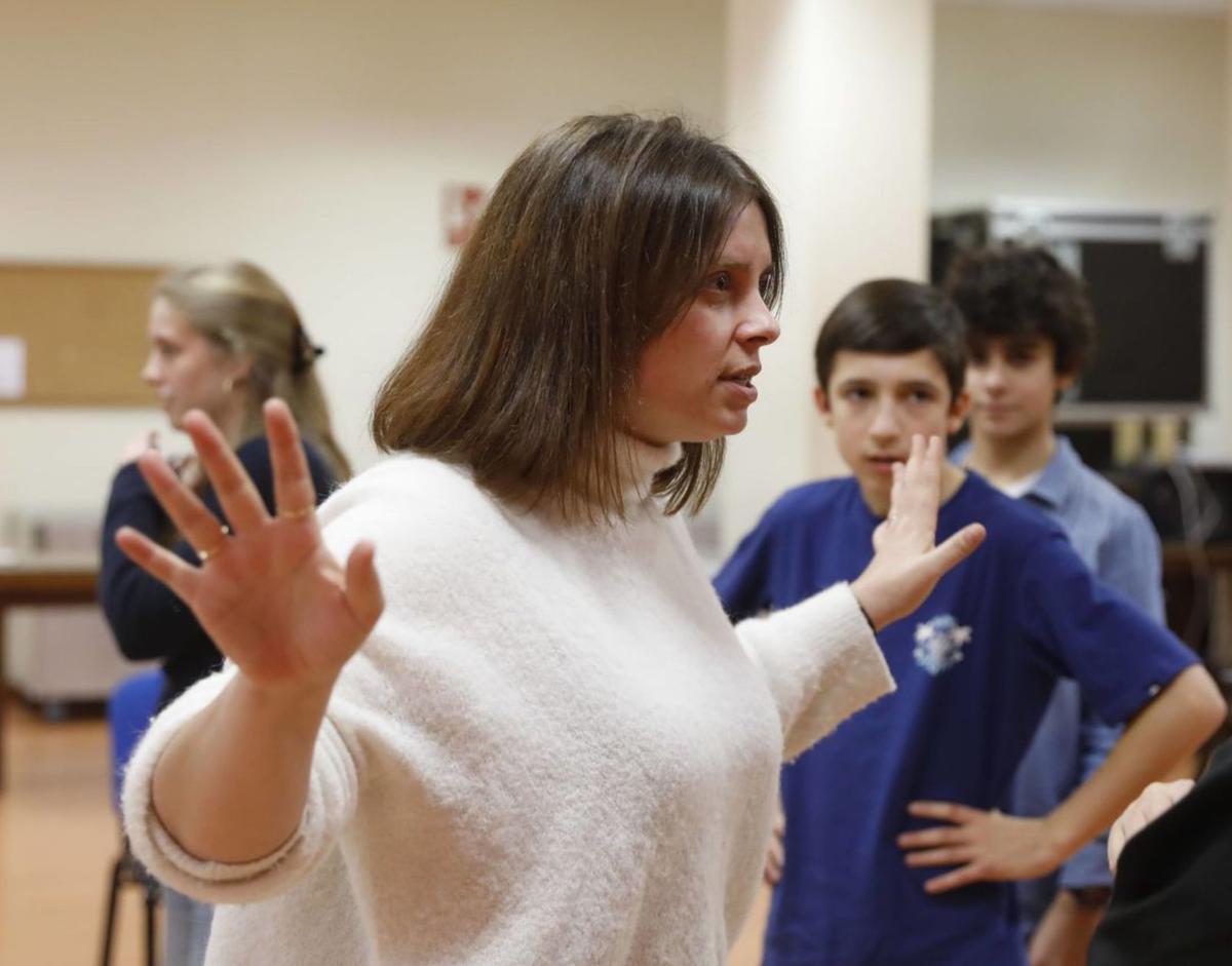 En la imagen superior, Maite Heres durante los ensayos. Debajo, Teresa García.