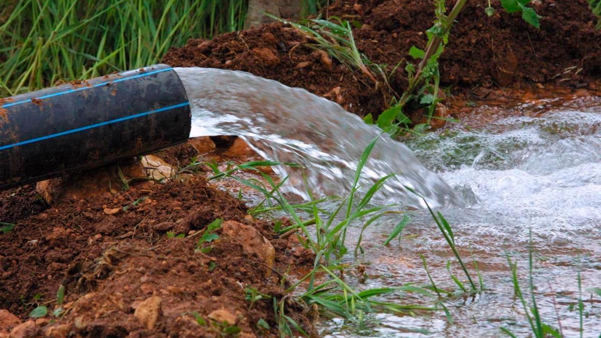 El agua se infiltrará en el suelo