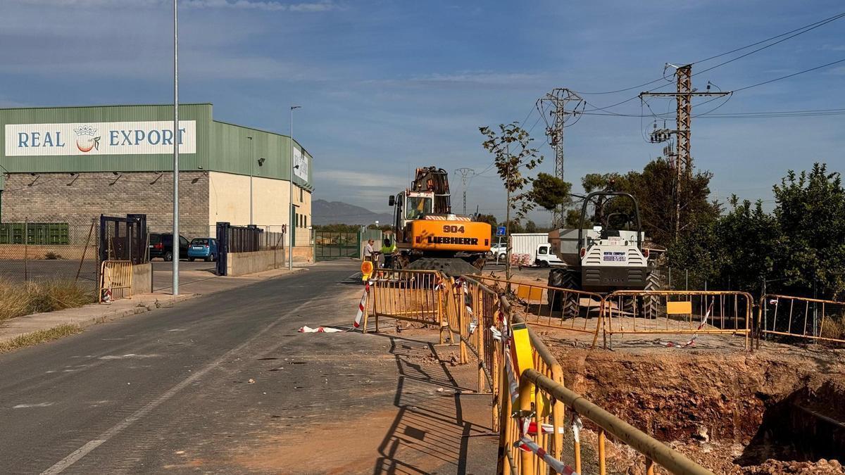 El tanque de tormentas estará ubicado en el cruce de la calle Dones del Magatzem con el camí Cedre, justo al lado de las instalaciones de Real Export.