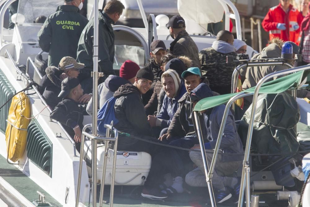 Llega a Cartagena una patera con 15 personas