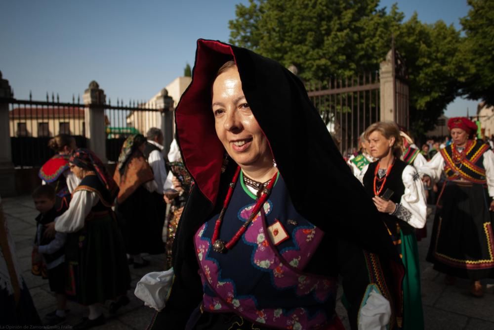 Desfile de trajes regionales