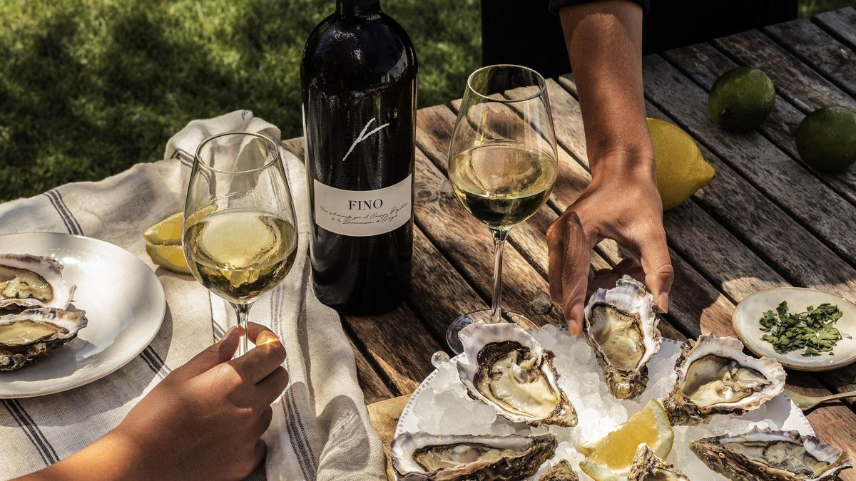 El sabor salino de la ostra va de miedo con finos y demás familia jerezana.