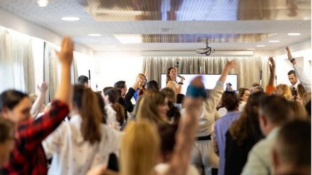 Momento de los ejercicios de Tamara Domínguez en el evento de Netibiza celebrado en Invisa Hotel Es Pla.