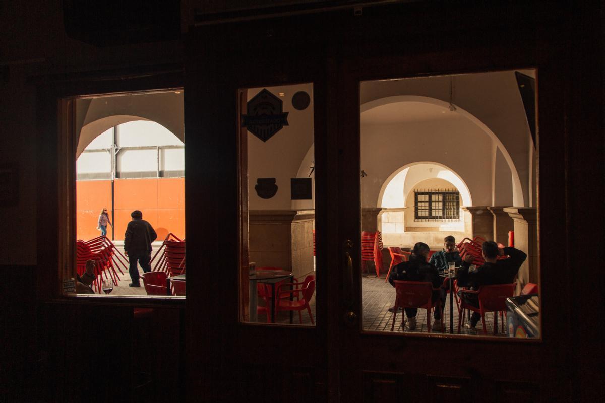 Vistas de la terraza de un bar del pueblo nuevo de Belchite.