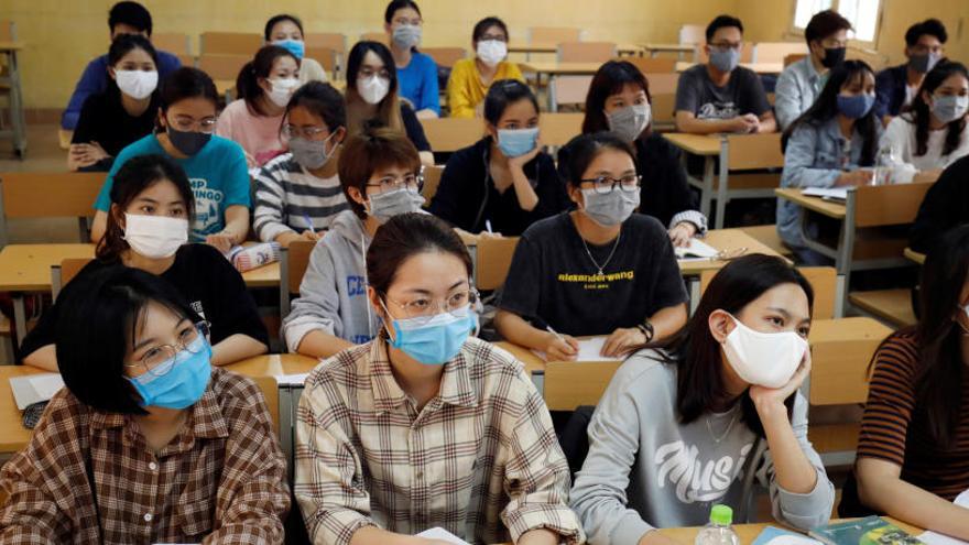 Estudiantes en Hanoi.