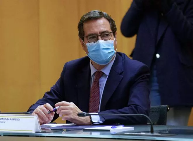 La dirección de CEOE espolea a Garamendi contra el Gobierno