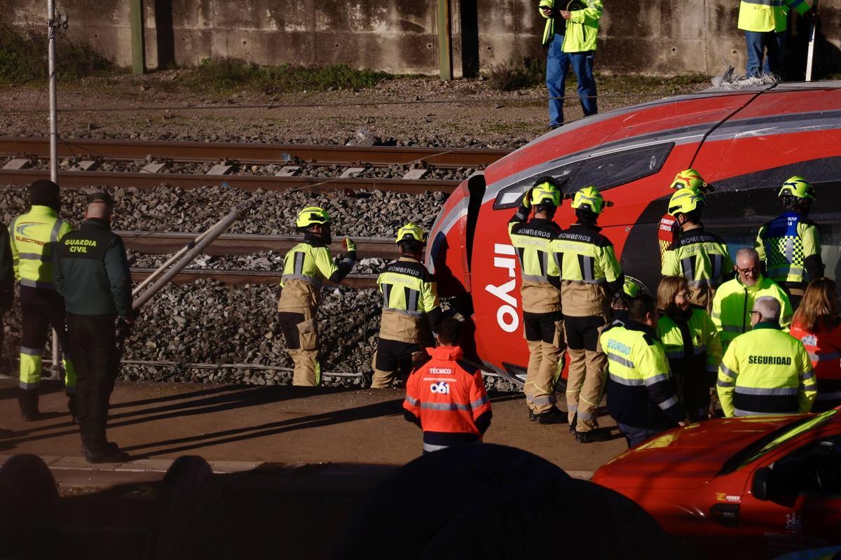 Accidente tren en Adamuz, trenes Iryo y Alvia. Accidente ferroviario, descarrilamiento Córdoba.