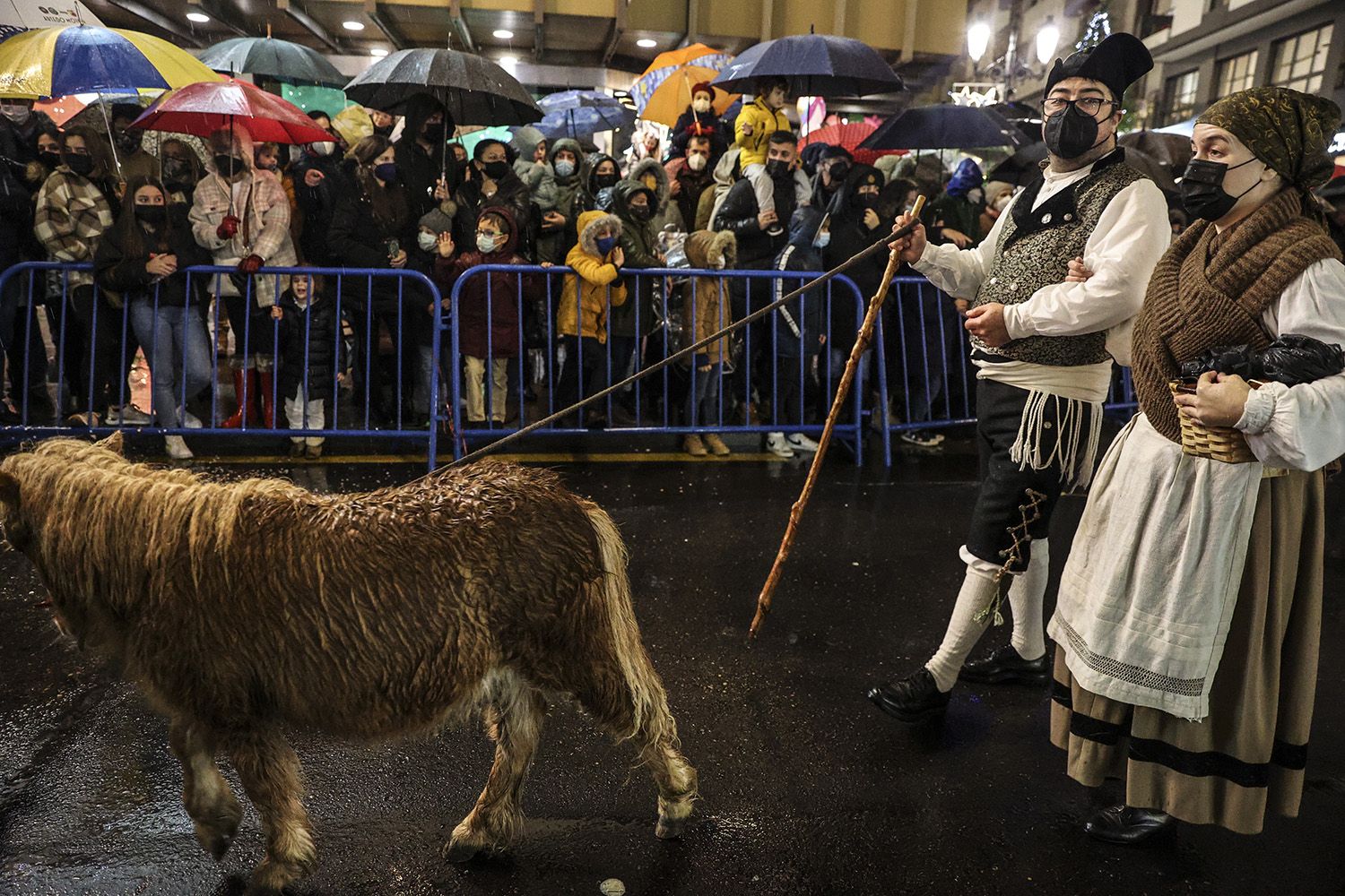 En imágenes: La cabalgata de los Reyes Magos en Oviedo