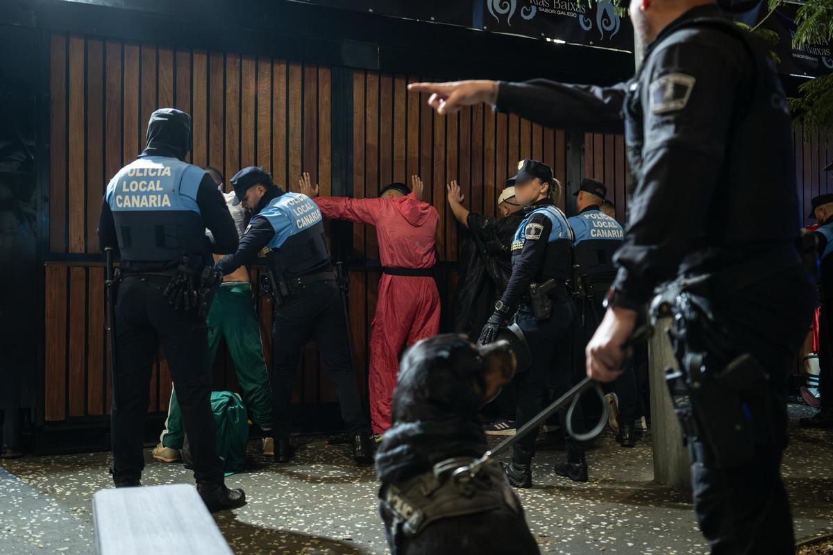 Actuación de policías locales en los Carnavales