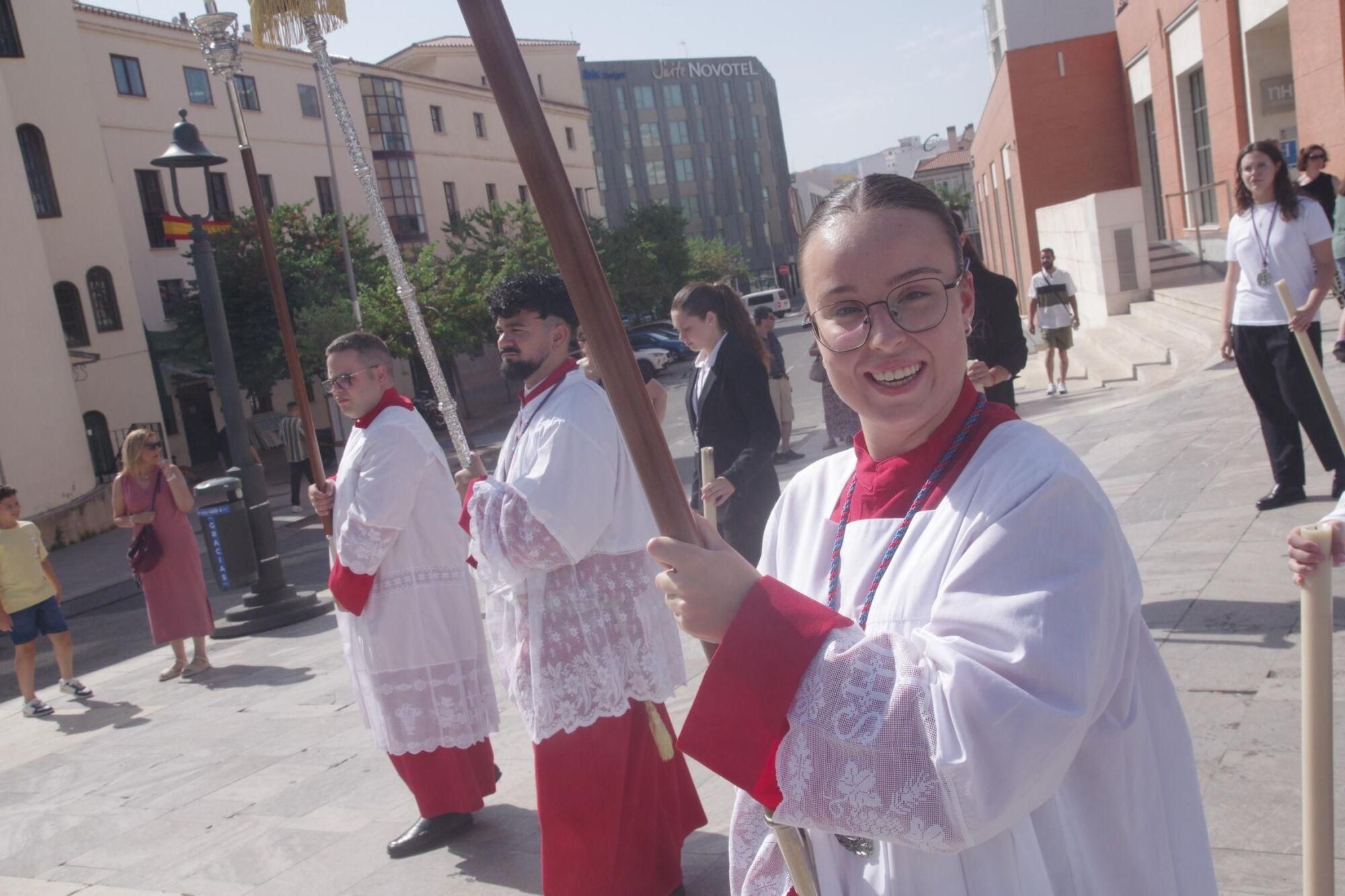 Traslado del Señor de la Cena para presidir el altar del Corpus de Málaga que monta la cofradía