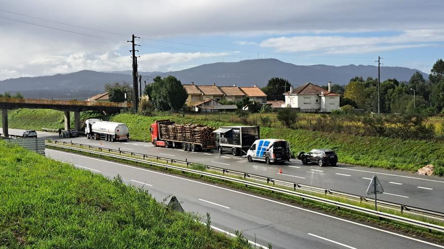 Más de 30 camiones con las ruedas pinchadas en la entrada a Portugal por Tui