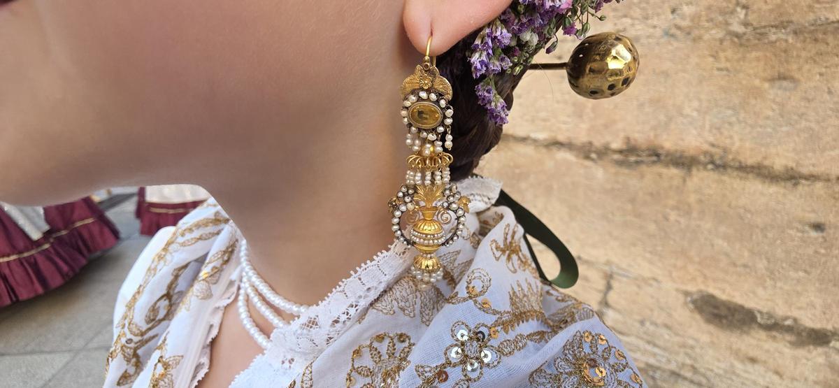 Los detalles del traje de la dansà de Marta Mercader Los detalles del traje de la dansà de Marta Mercader