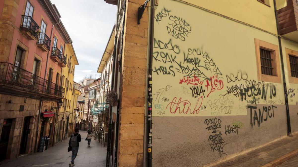 Pintadas entre Trascorrales y la calle Mon. | Irma Collín