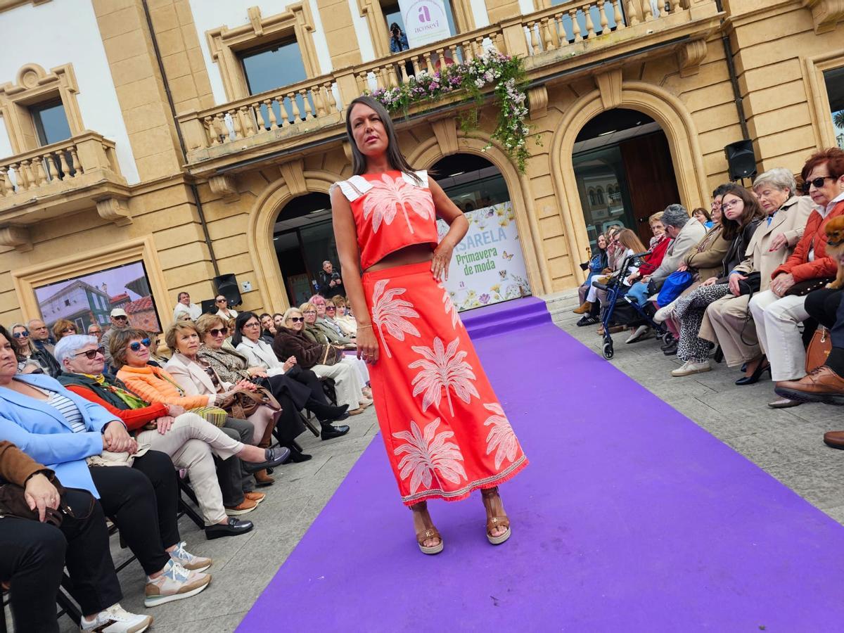 El desfile de moda de Villaviciosa, en imágenes El desfile de moda de Villaviciosa, en imágenes