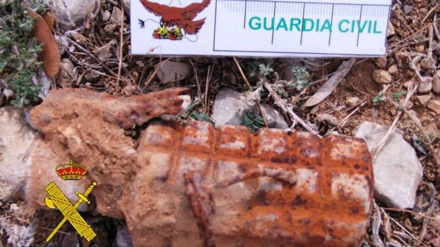 La Guardia Civil destruye una granada de la Guerra Civil en Torreblanca
