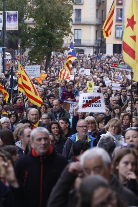 Concentració a Girona per l'alliberament dels exconsellers empresonats