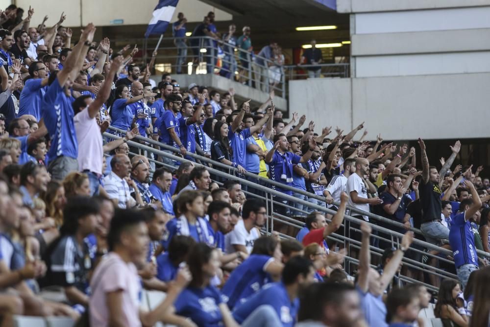 El partido entre el Real Oviedo y el Rayo Vallecano, en imágenes