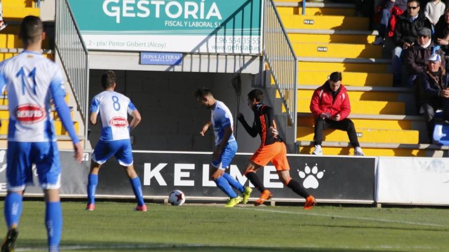 La derrota del Alcoyano contra el Mestalla deja &quot;tocado&quot; a Galiana