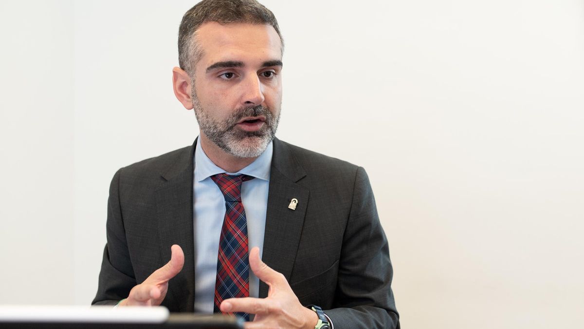 Entrevista al consejero  de Agricultura, Pesca, Agua y Desarrollo Rural de la Junta de Andalucía Ramón Fernández Pacheco