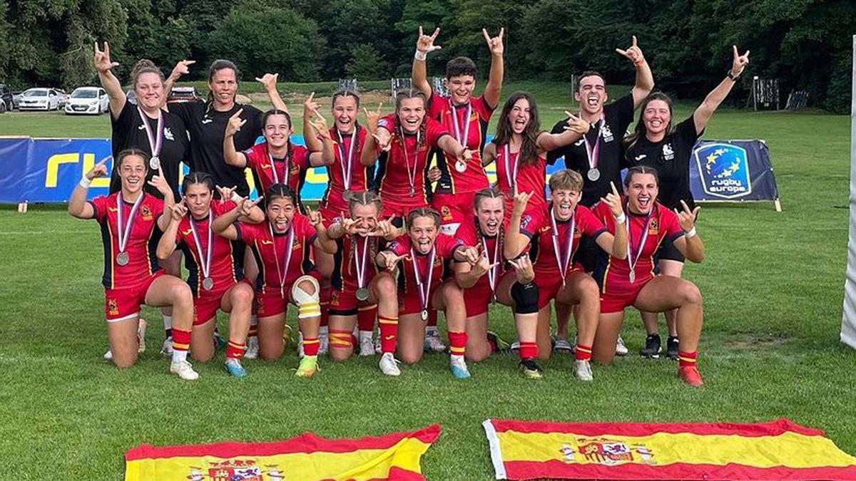 La selección española Sub-18 de seven, con cinco valencianas en sus filas, volvió de Praga con la plata tras caer ante Francia en la final.