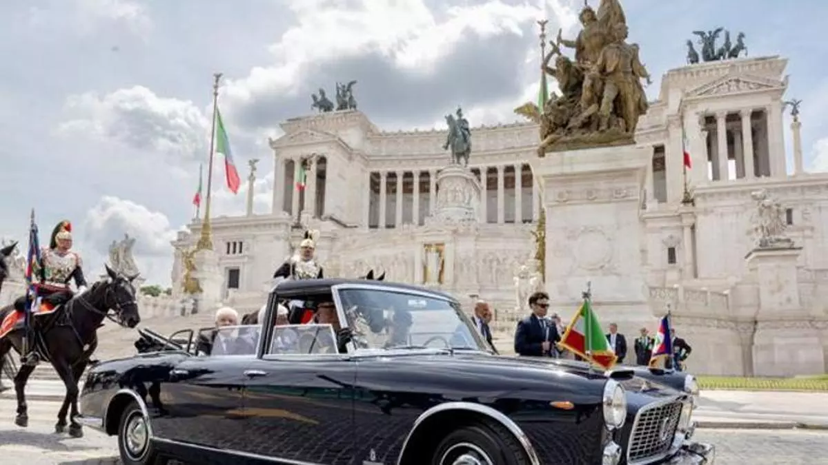 El presidente de la República italiana se pasea en un exclusivo Lancia Flaminia Presidenziale