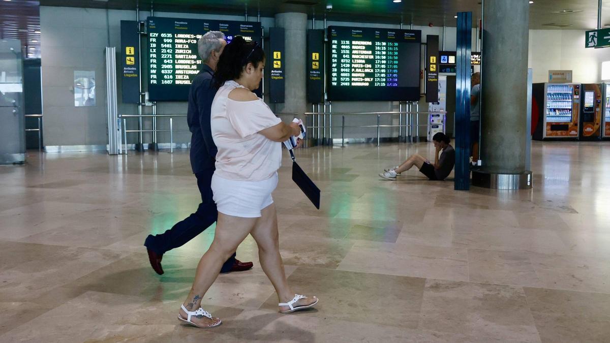 Pasajeros en el aeropuerto de Valencia, en una imagen de archivo.
