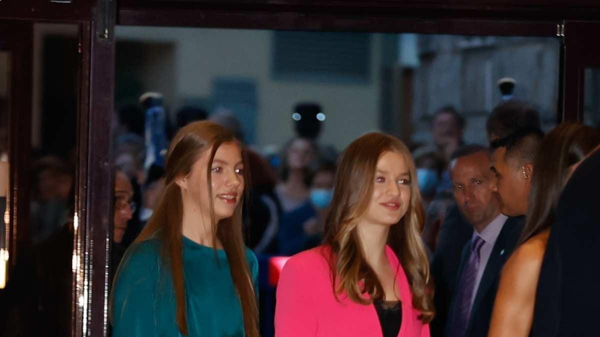 La princesa Leonor y la infanta Sofía en el Concierto de los Premios Princesa de Asturias 2022