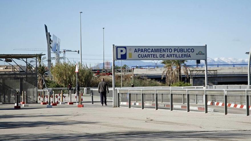 Aparcamiento del Cuartel de Artillería, entre Inacua y el río.