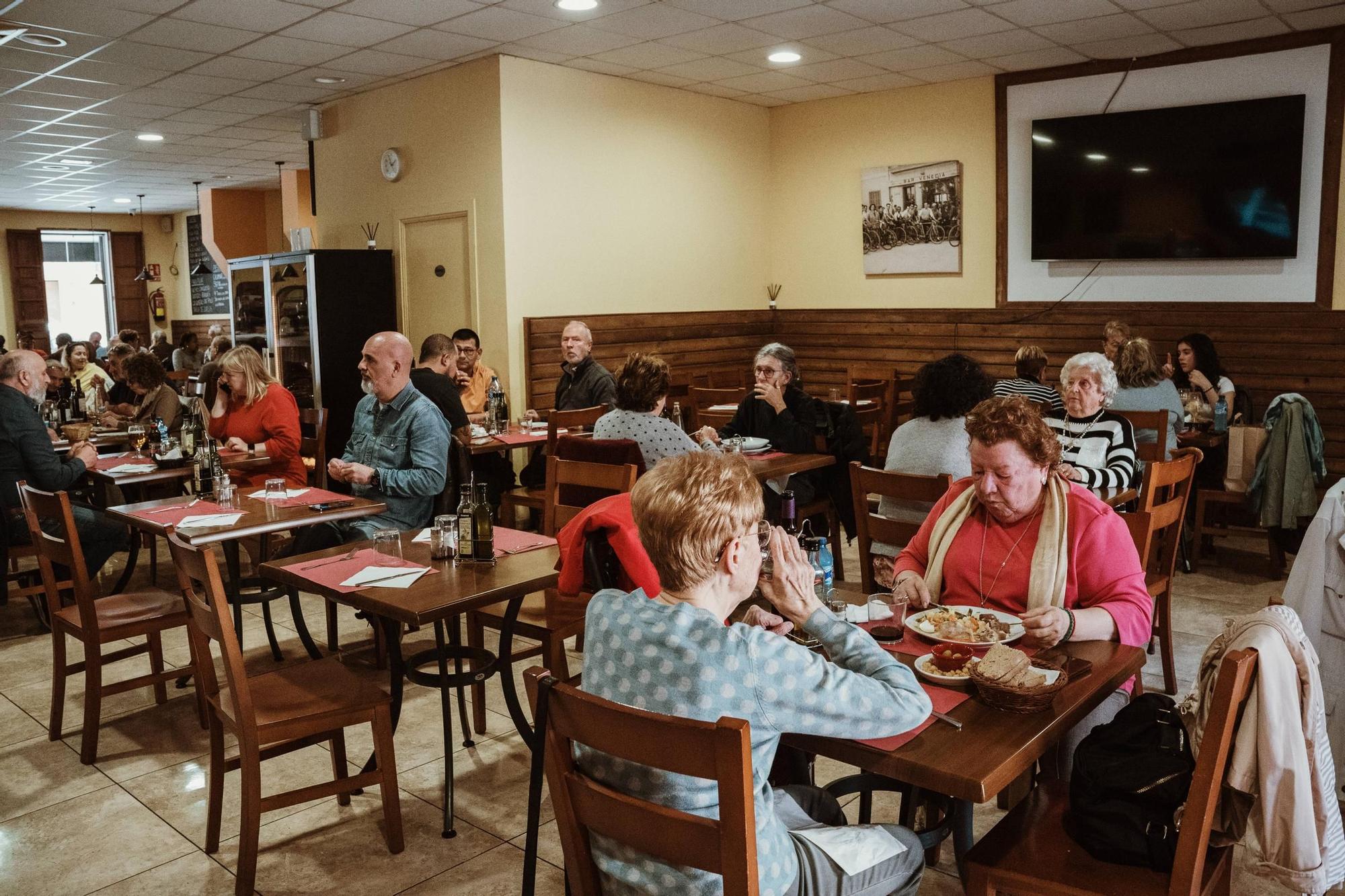 Bares normales de Palma | Un paseo por el bar Venecia