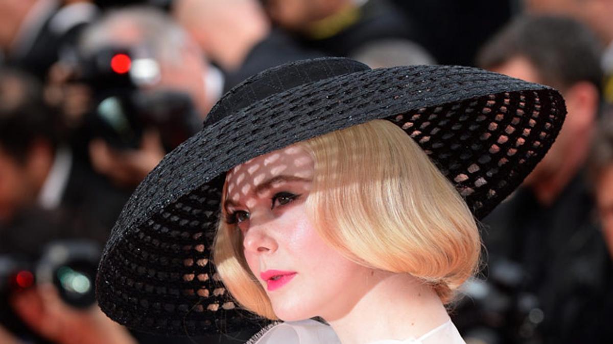 Elle Fanning con tocado en el estreno en el Festival de Cannes de 'Once upon a time in Hollywood'