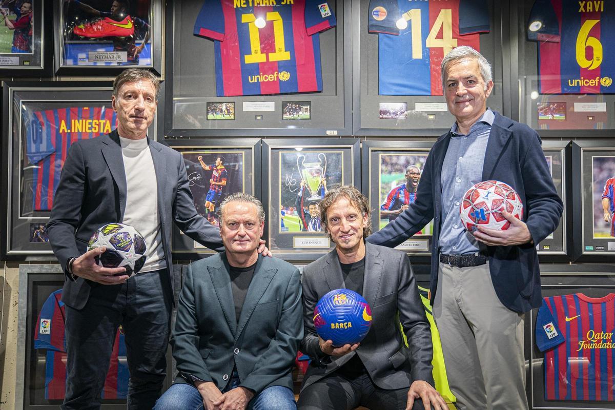 Carles Planchart, Albert Puig, Francesc Cos y Víctor Font, en la tienda Futbolmania.