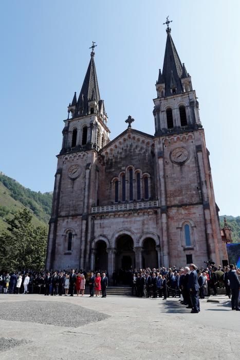 Visita de la Casa Real a Covadonga