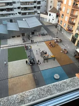 La plaça Josep Pallach de Girona, escenari de protestes veïnals per les trobades nocturnes de joves