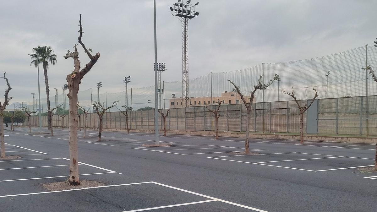 La zona que separa la Ciutat Esportiva Municipal de la ciudad deportiva del Villarreal CF se ha asfaltado.