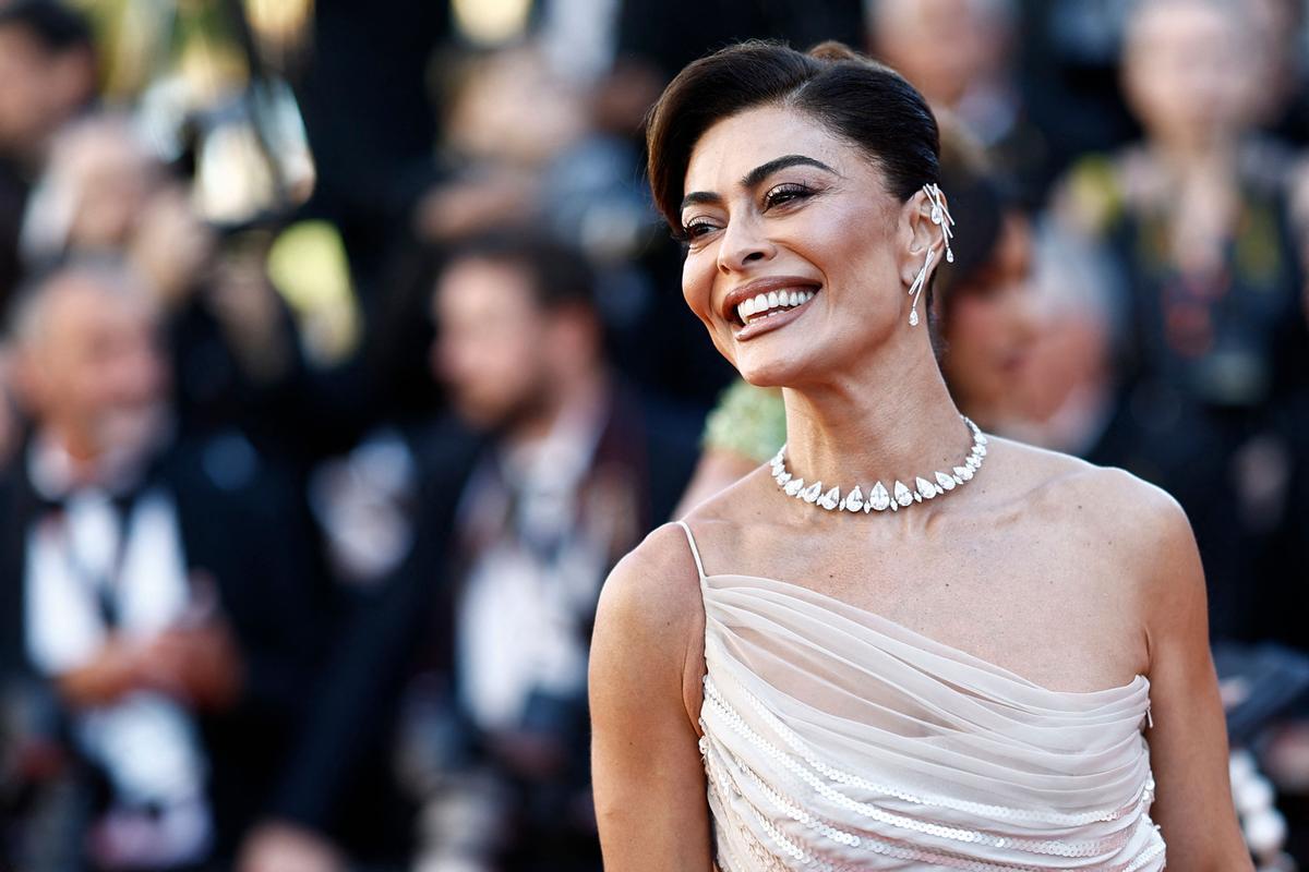 Brazilian model Juliana Paes arrives for the screening of the film Marcello Mio at the 77th edition of the Cannes Film Festival in Cannes, southern France, on May 21, 2024. (Photo by Sameer Al-Doumy / AFP)