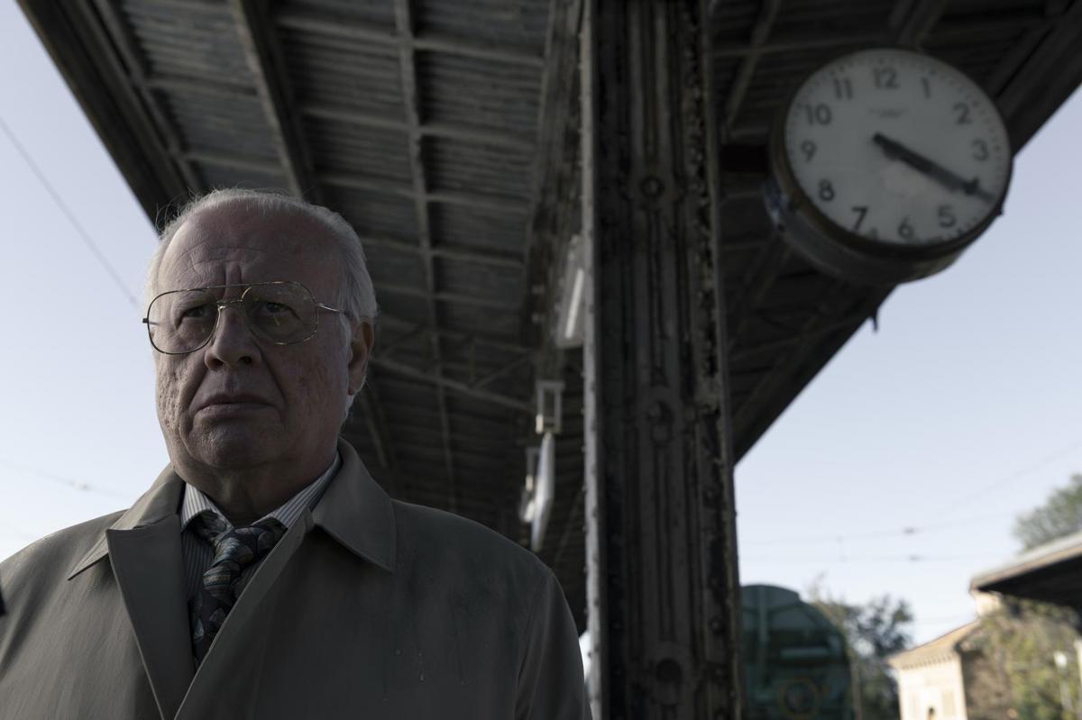 Juan Echanove  en un fotograma de la sèrie