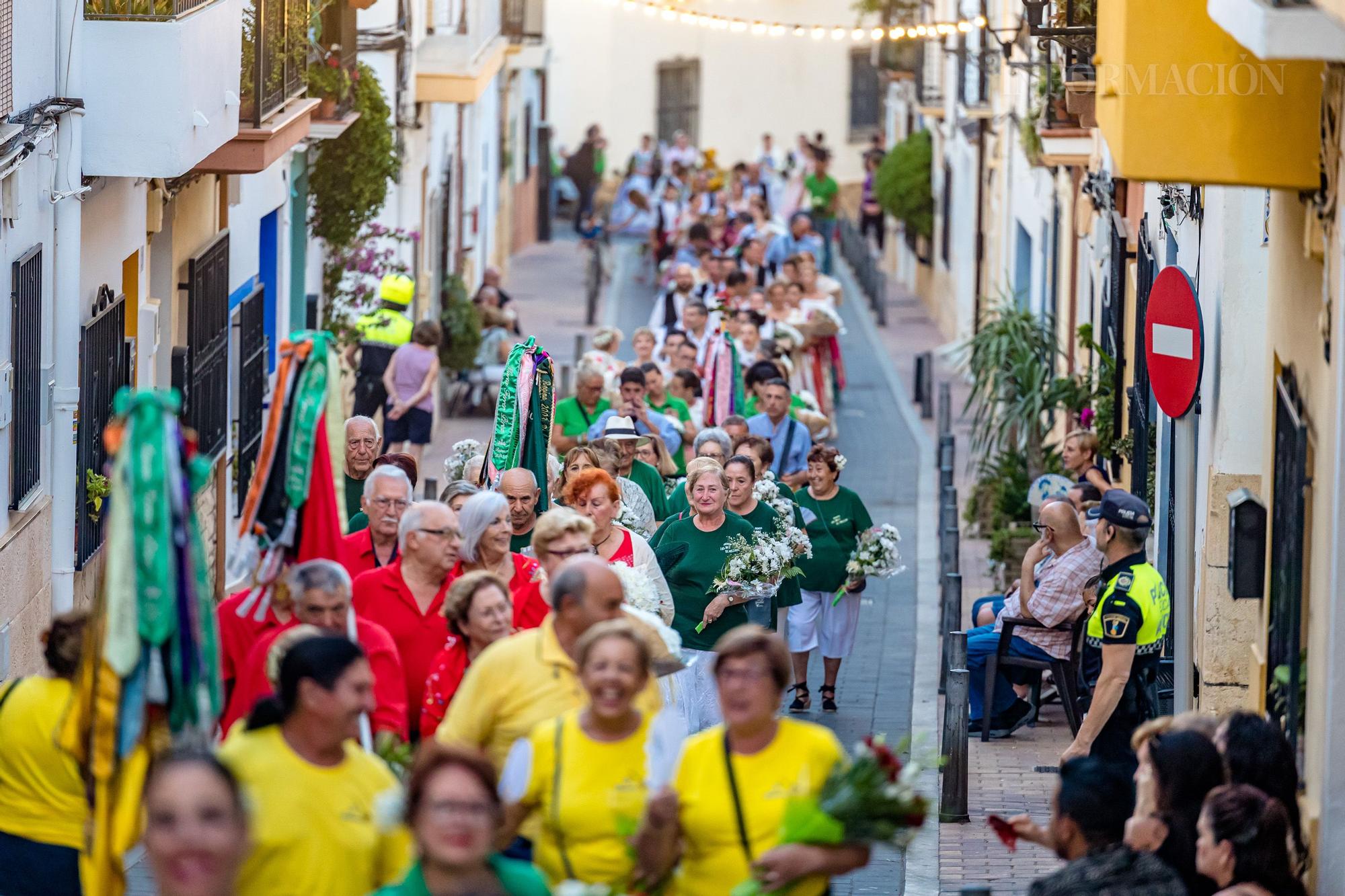 Ofrenda de flores a la Mare de Déu de l'Assumpciò en La Nucía