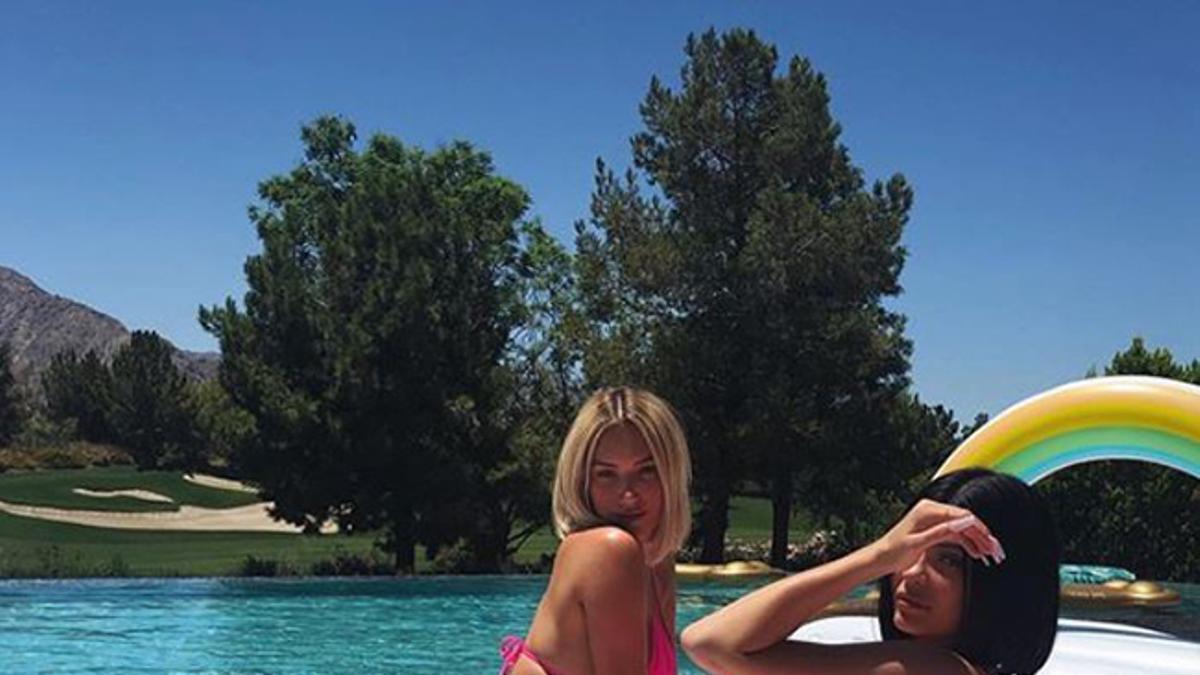 La 'pool party' más sensual de Kylie Jenner