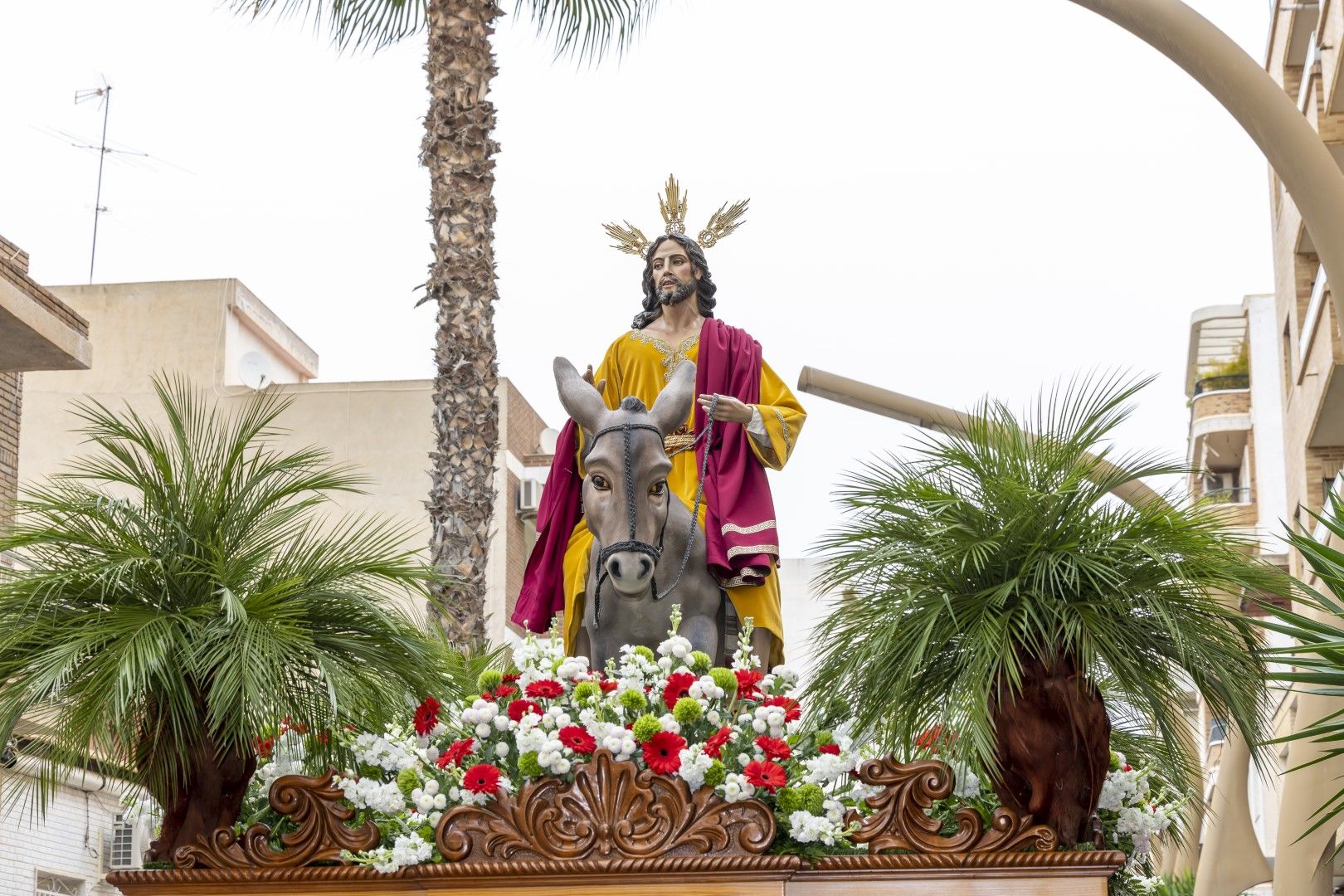 Bendición y procesión de Las Palmas en Torrevieja de Domingo de Ramos en la Semana Santa 2024