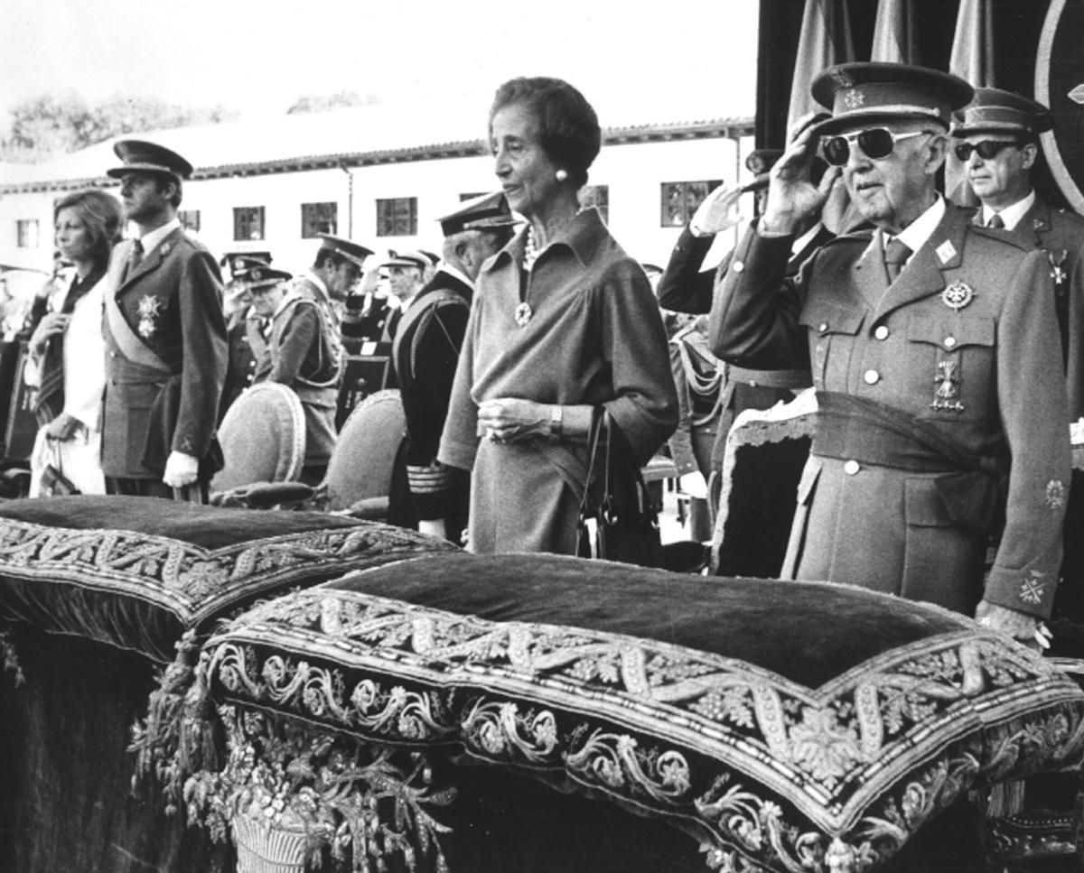 Francisco Franco, with his wife, Carmen Polo, at a military event, on October 4, 2025