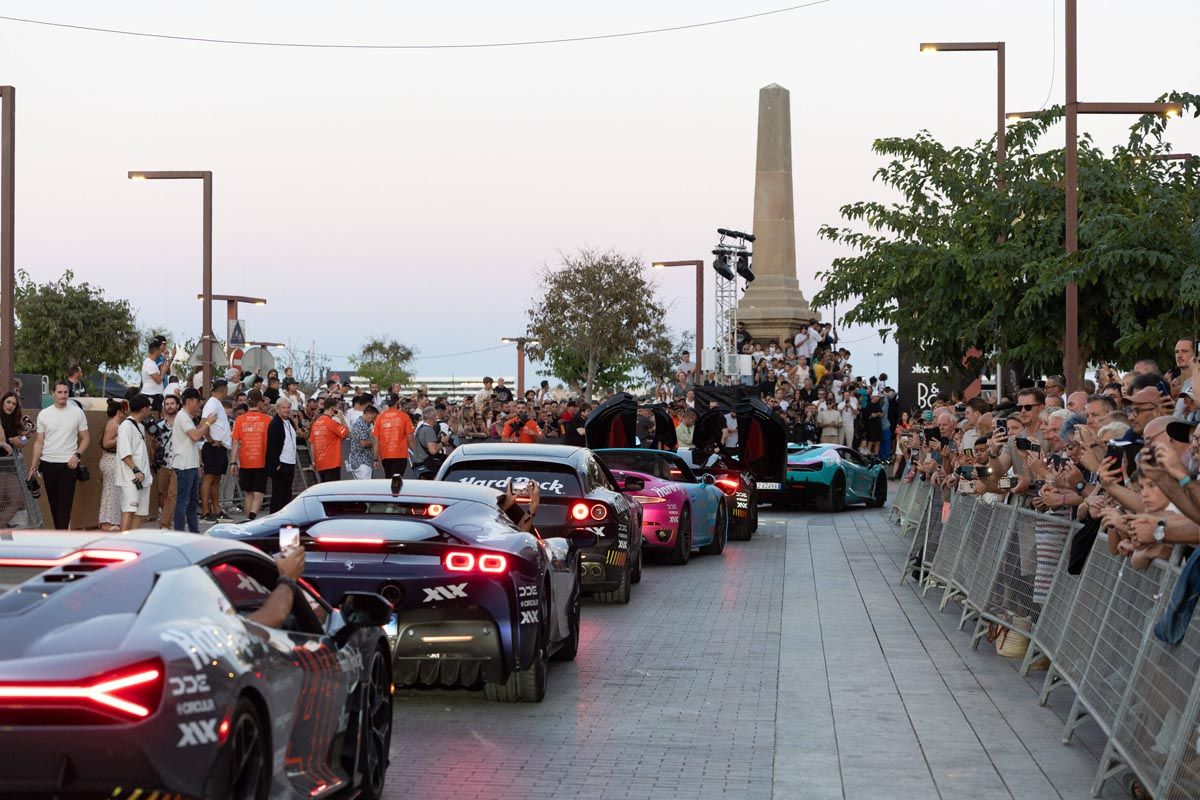 Todas las imágenes de los superdeportivos Gumball 3000 en Ibiza